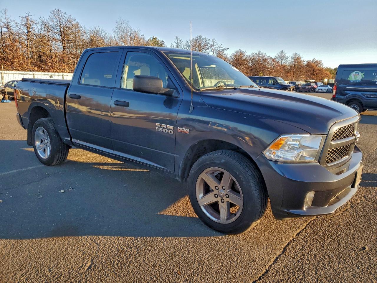 2014 RAM 1500 ST photo 4