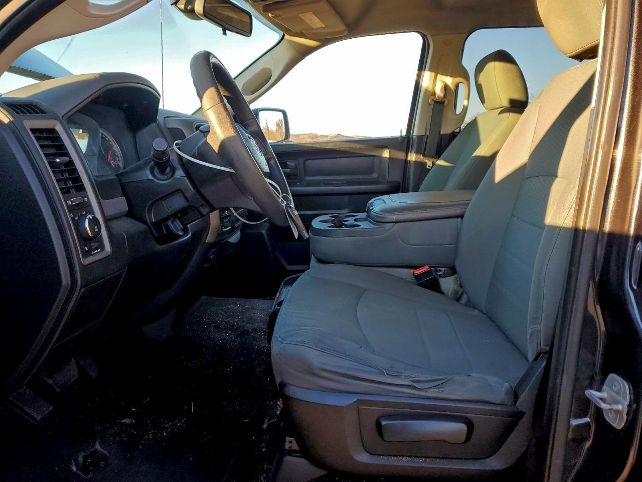 2014 RAM 1500 ST photo 7