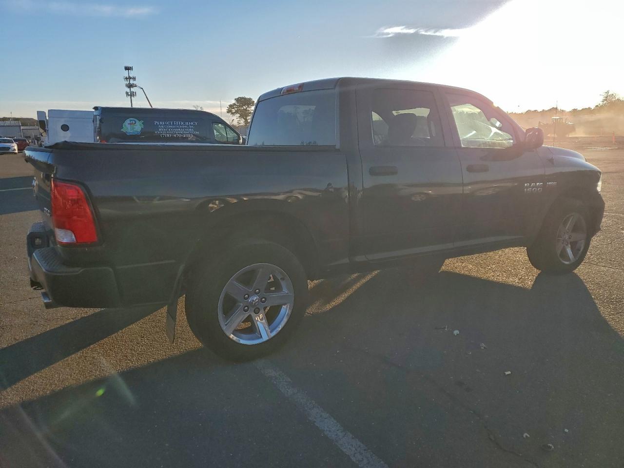 2014 RAM 1500 ST photo 3
