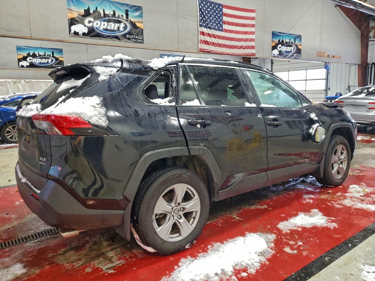 2025 TOYOTA RAV4 XLE photo 3