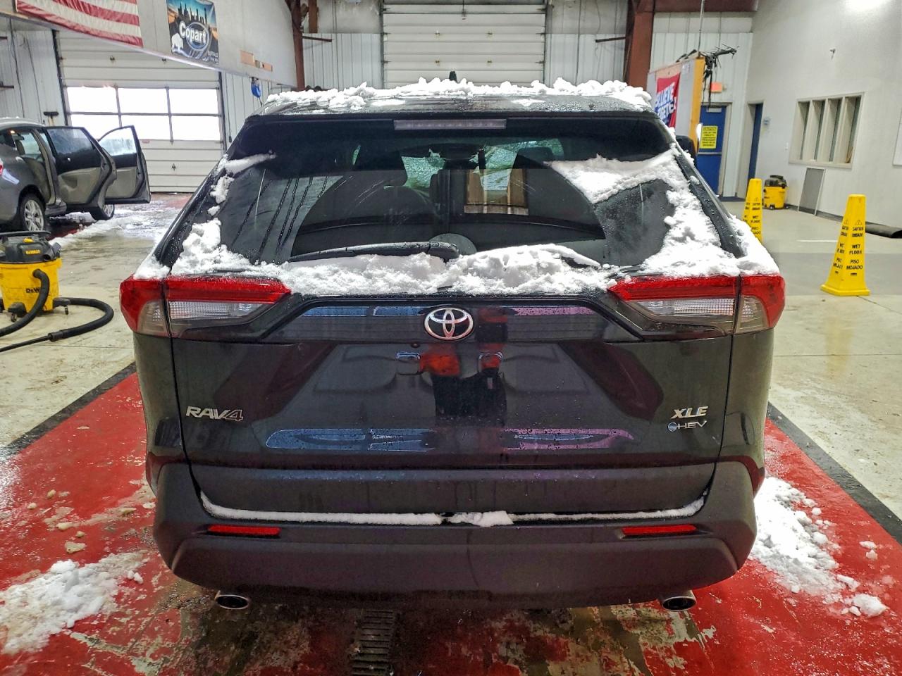 2025 TOYOTA RAV4 XLE photo 6