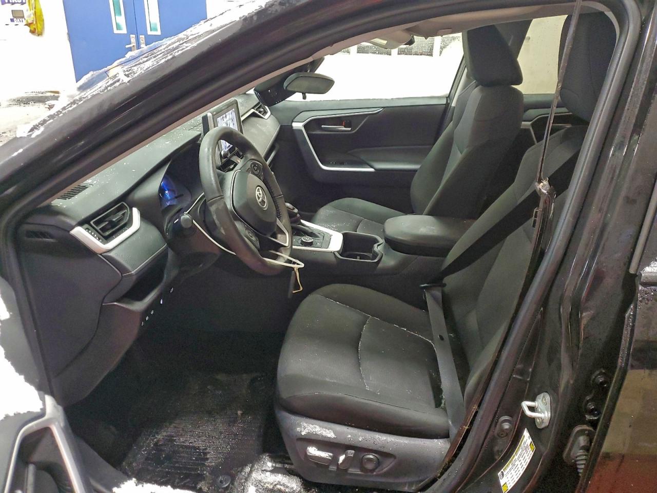 2025 TOYOTA RAV4 XLE photo 7