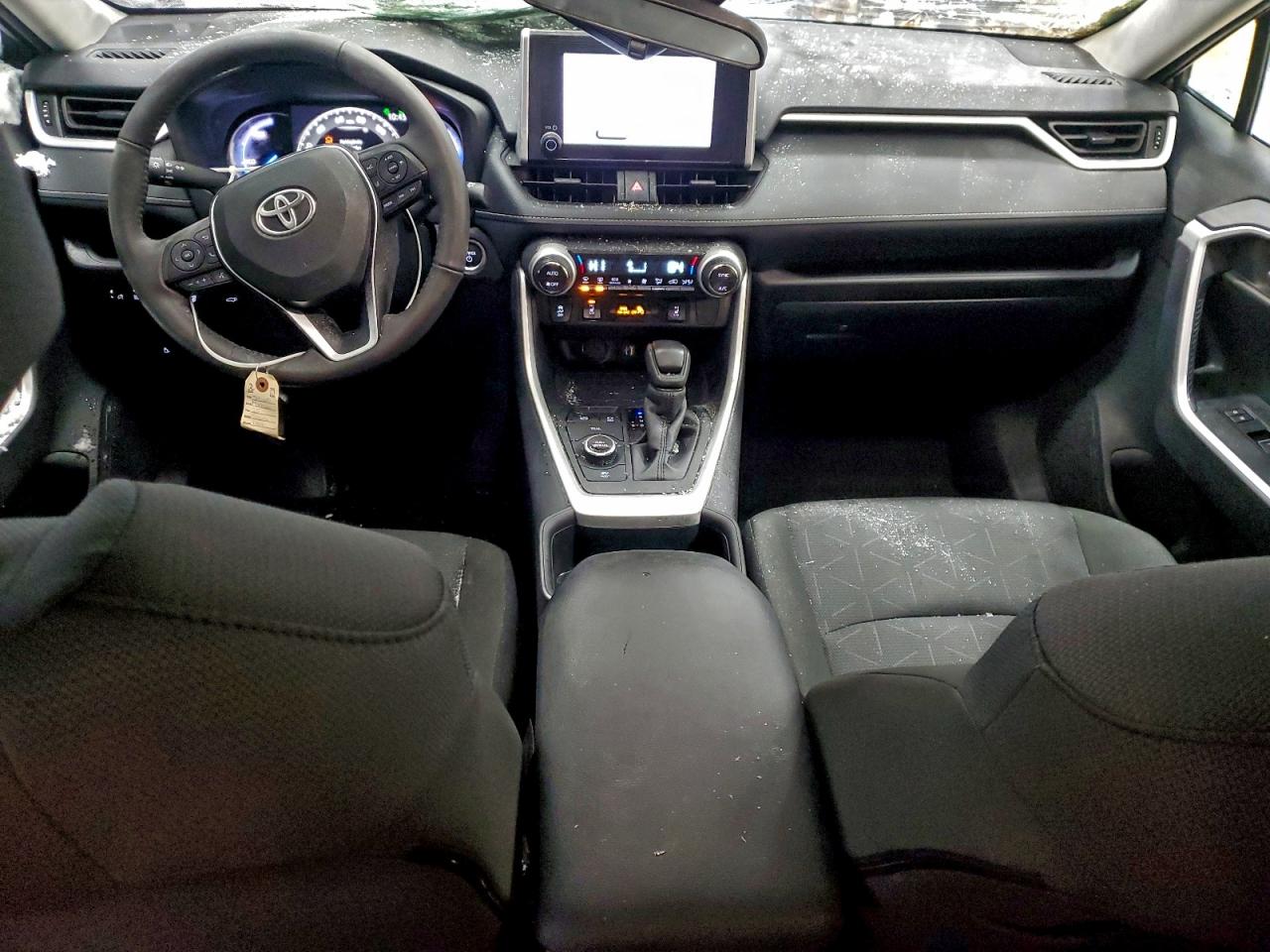 2025 TOYOTA RAV4 XLE photo 8