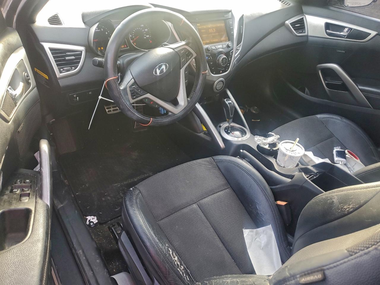 2016 HYUNDAI VELOSTER photo 8