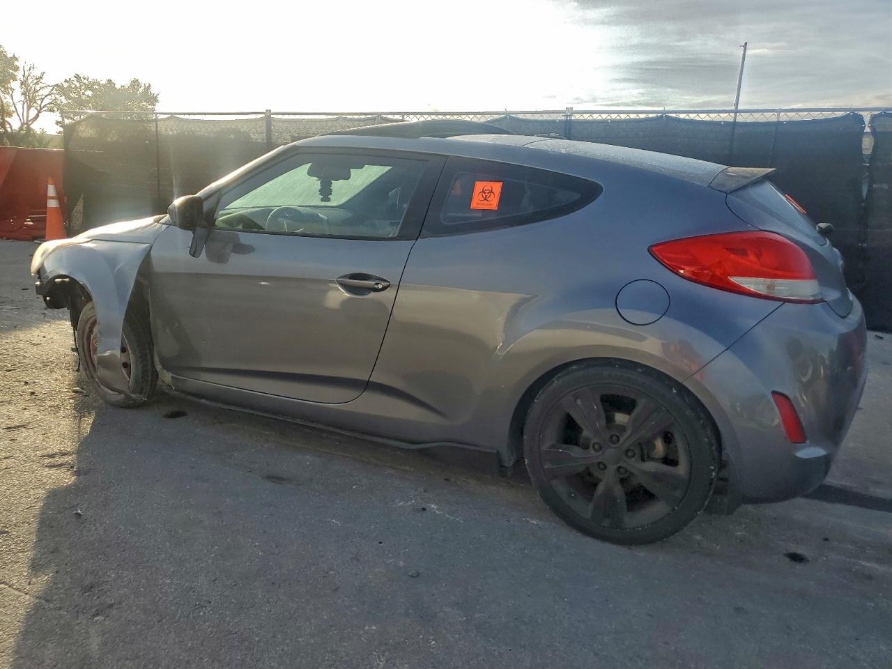 2016 HYUNDAI VELOSTER photo 2