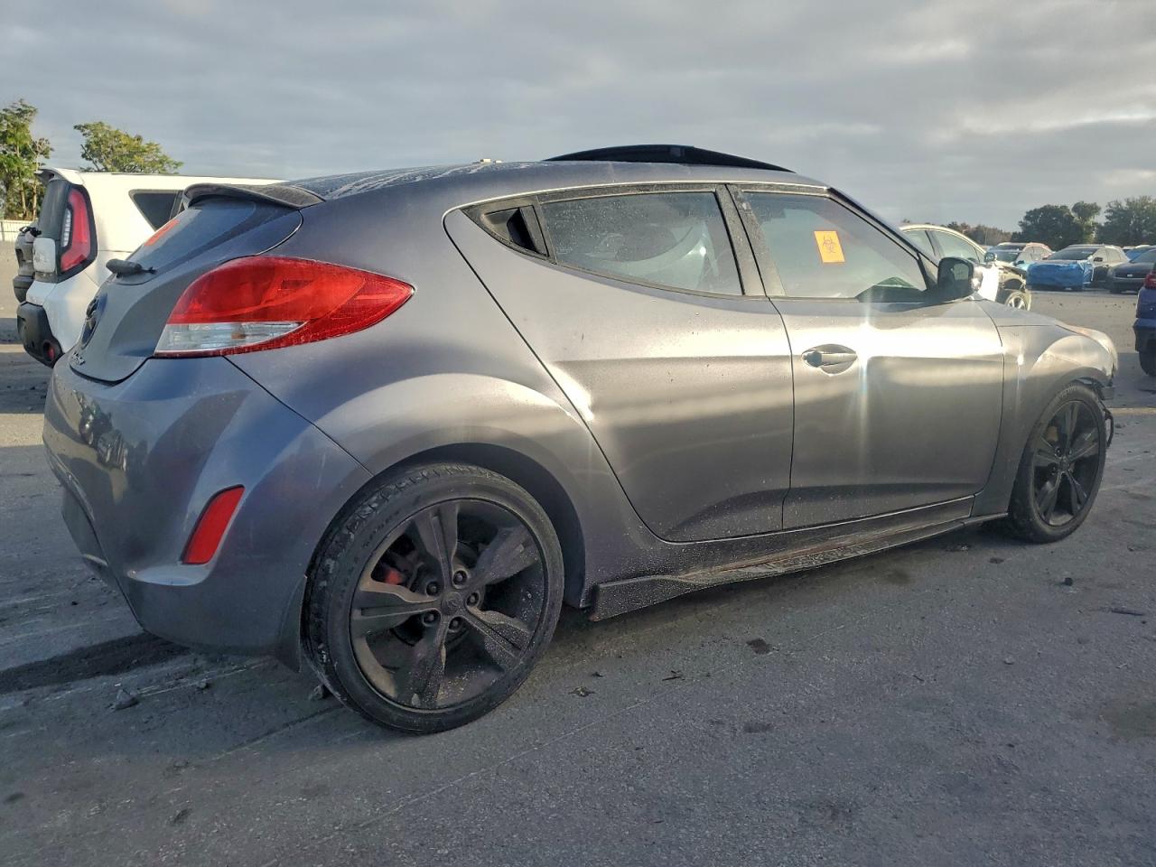2016 HYUNDAI VELOSTER photo 3
