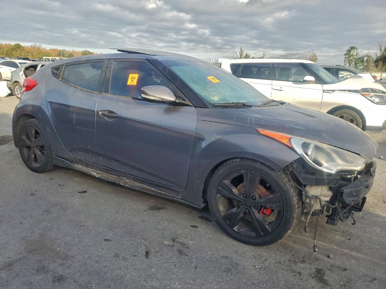 2016 HYUNDAI VELOSTER photo 4