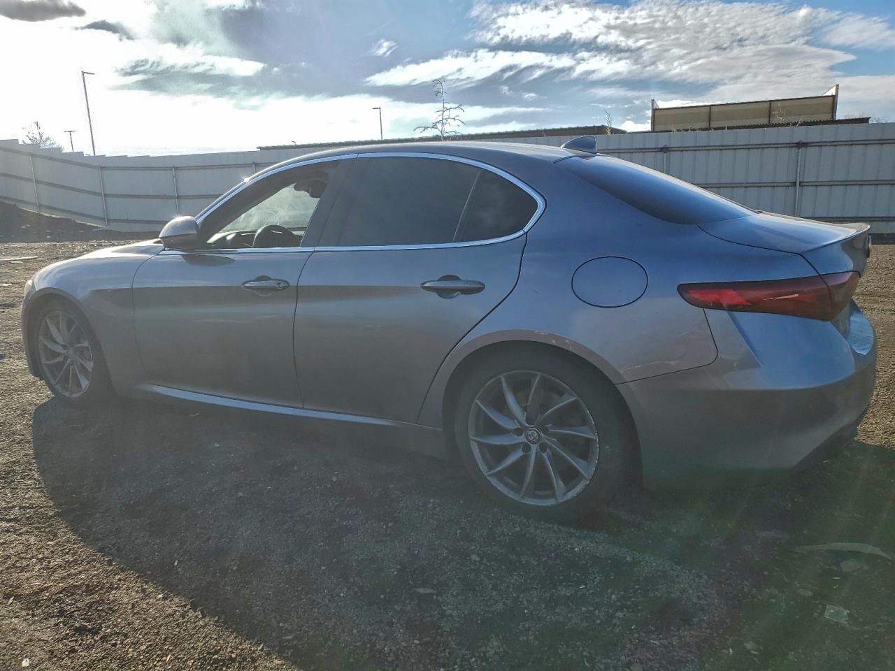 2017 ALFA ROMEO GIULIA photo 2