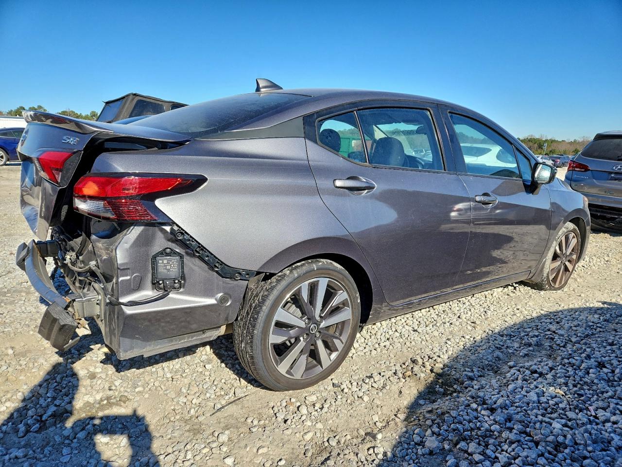 2020 NISSAN VERSA SR photo 3