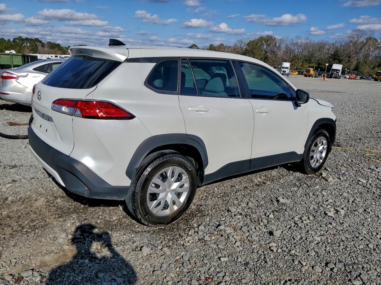 2024 TOYOTA COROLLA CROSS L photo 3