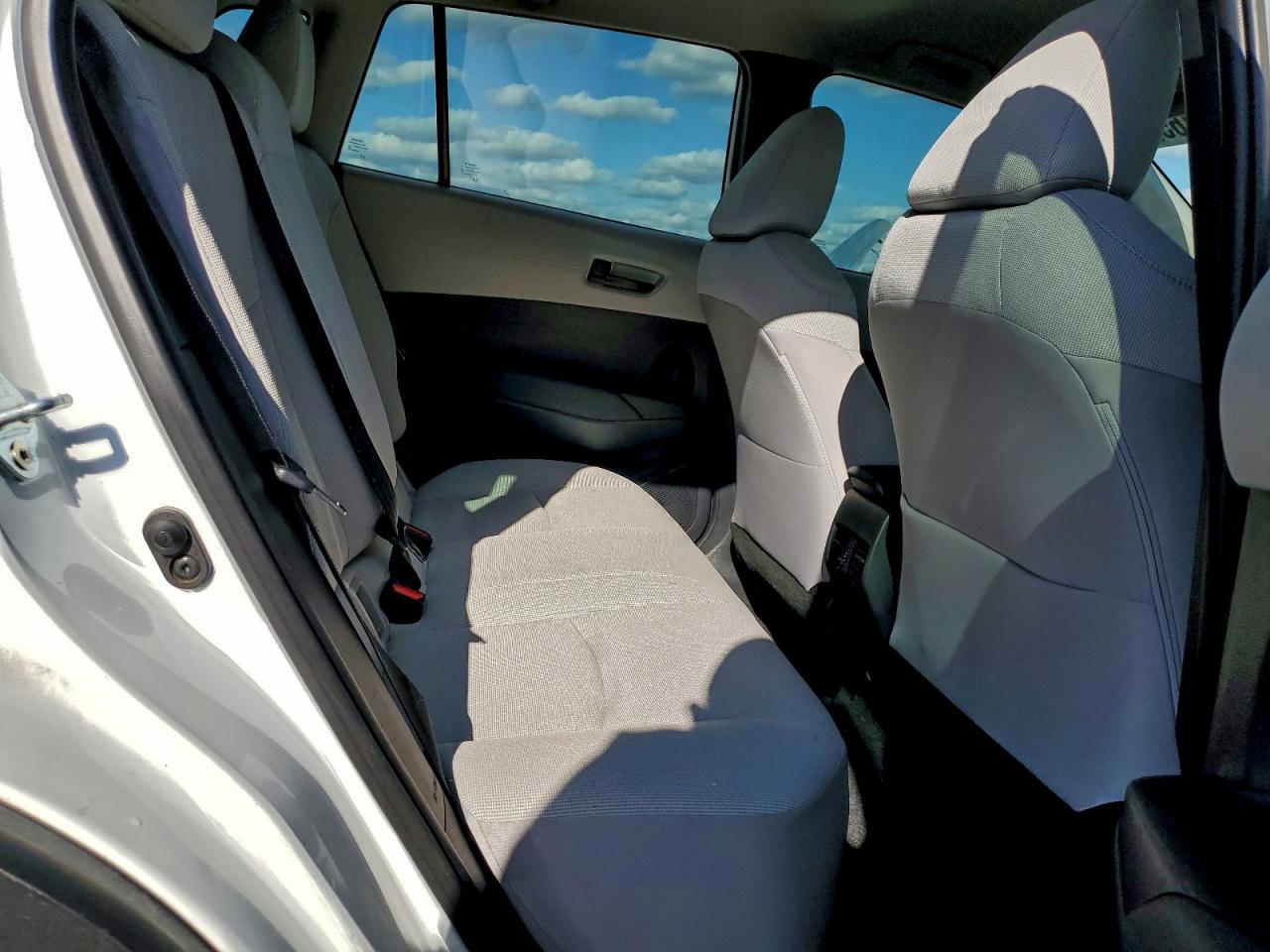 2024 TOYOTA COROLLA CROSS L photo 11