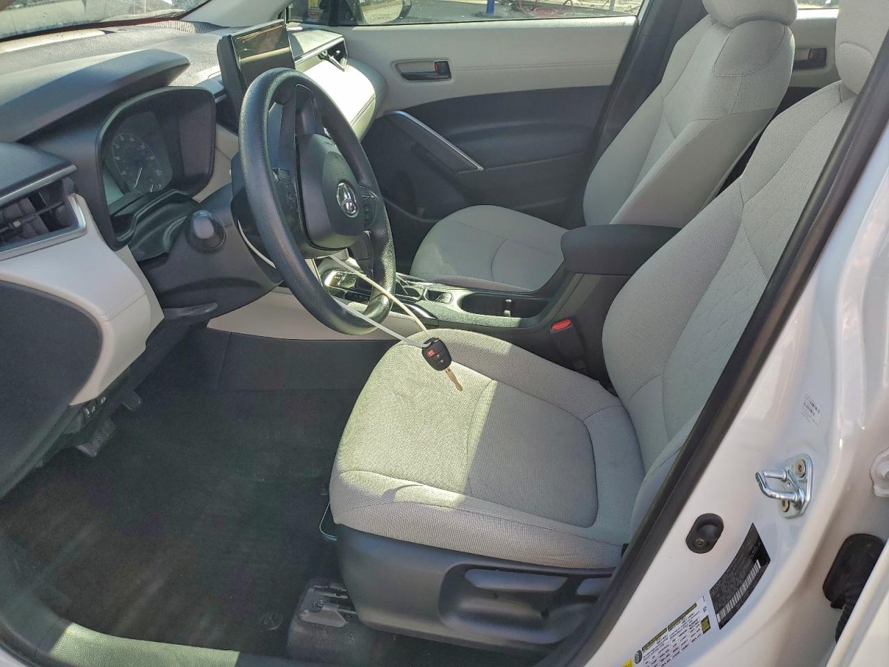 2024 TOYOTA COROLLA CROSS L photo 7