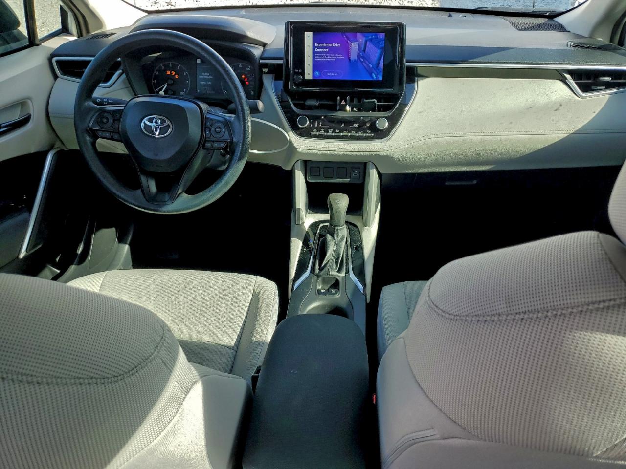2024 TOYOTA COROLLA CROSS L photo 8