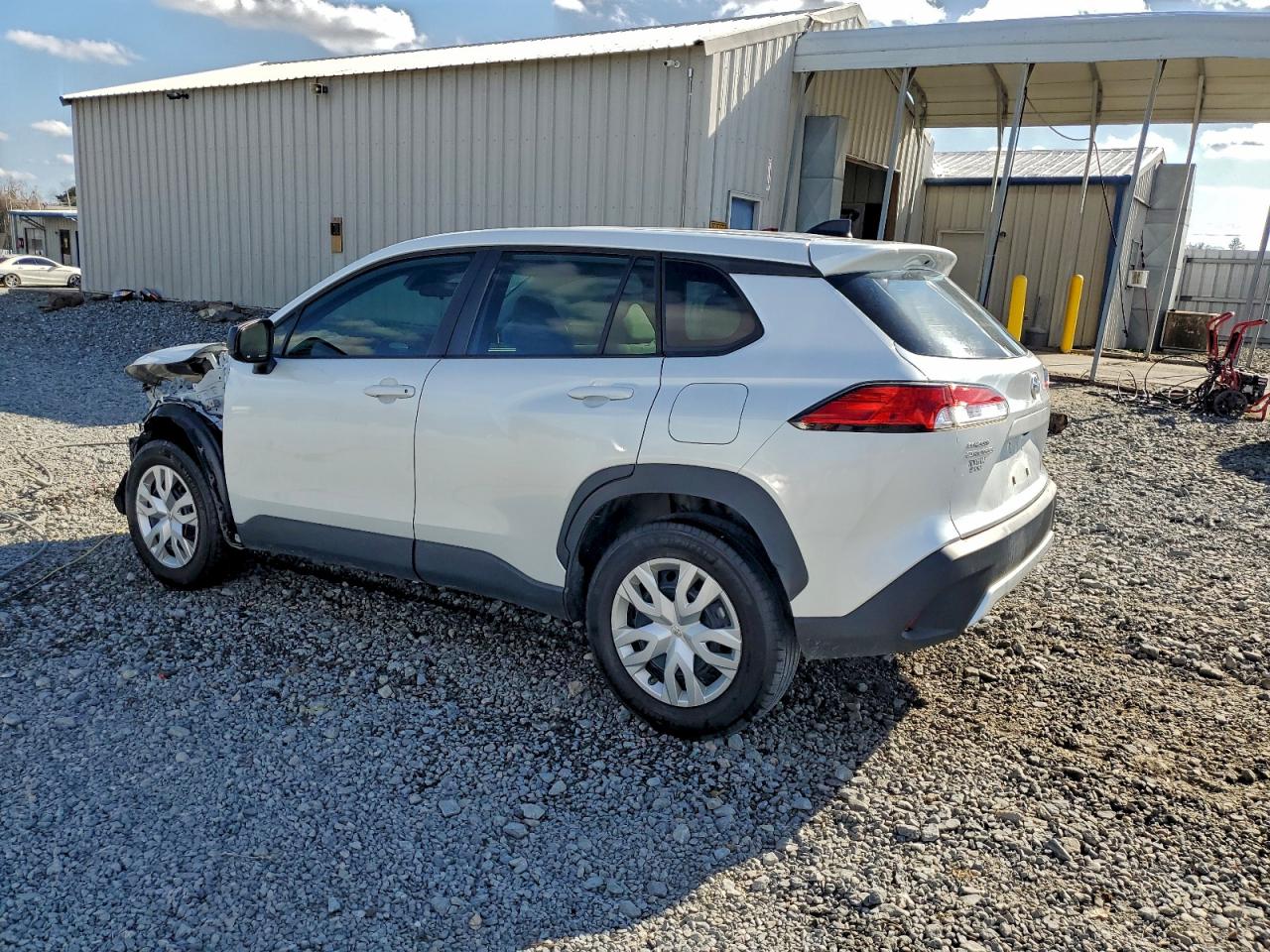 2024 TOYOTA COROLLA CROSS L photo 2