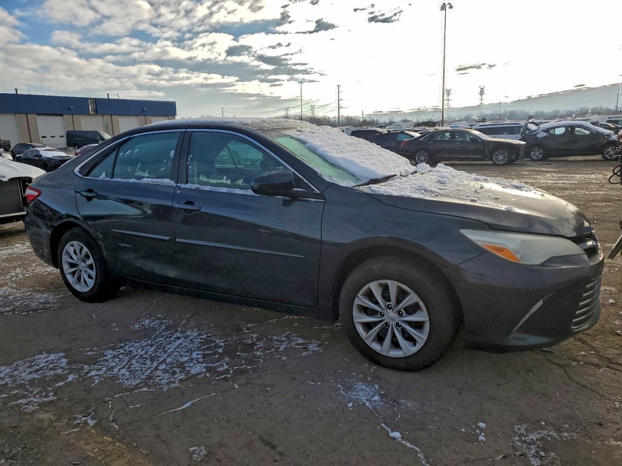 2016 TOYOTA CAMRY LE photo 4