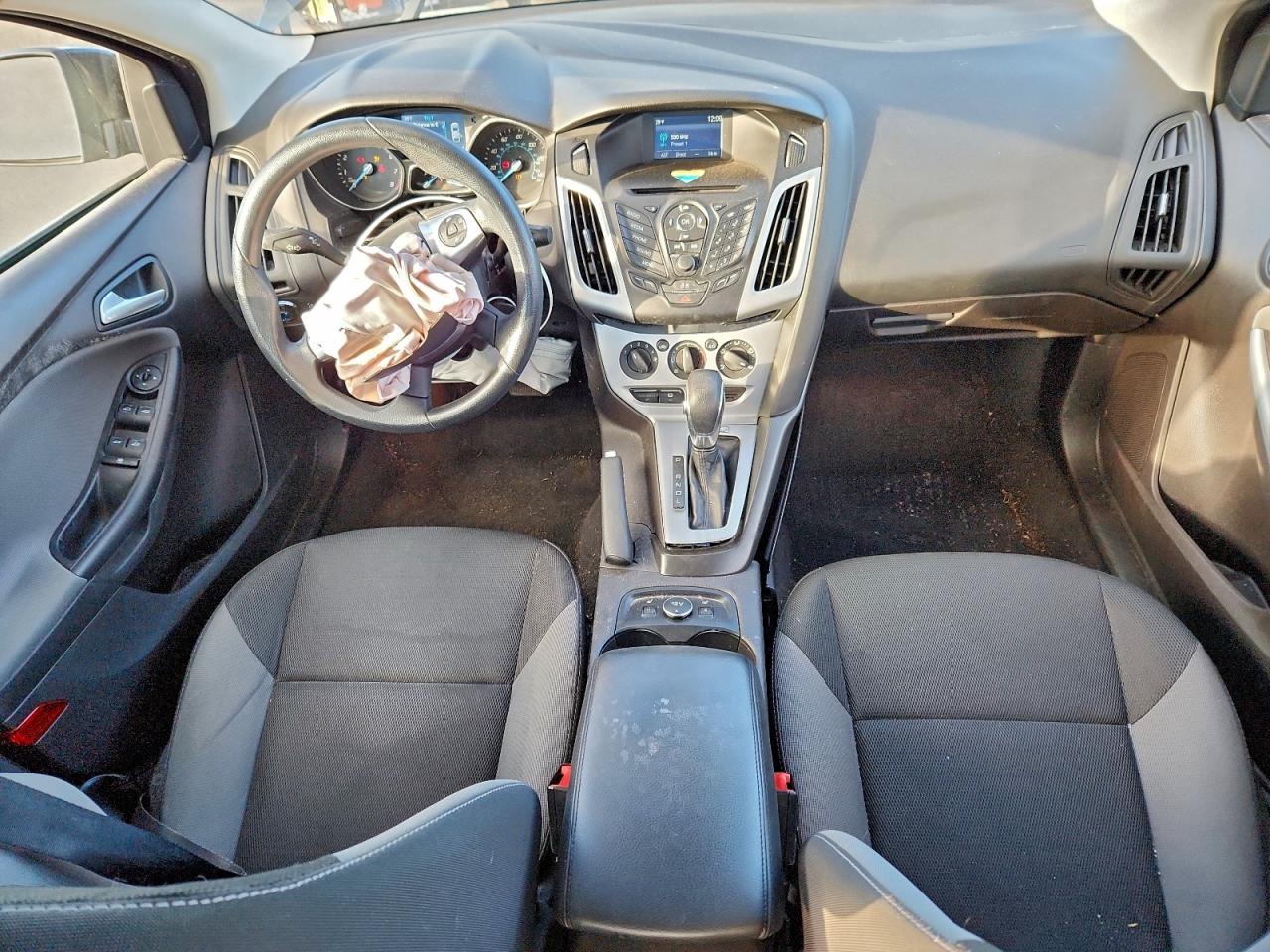 2014 FORD FOCUS SE photo 8