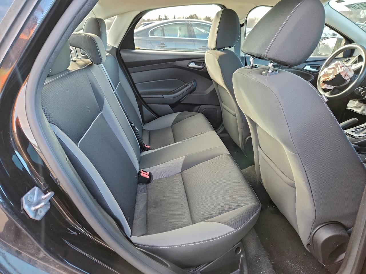 2014 FORD FOCUS SE photo 10