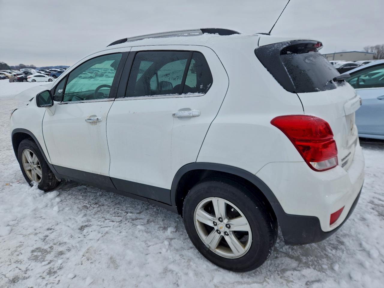 2018 CHEVROLET TRAX 1LT photo 2