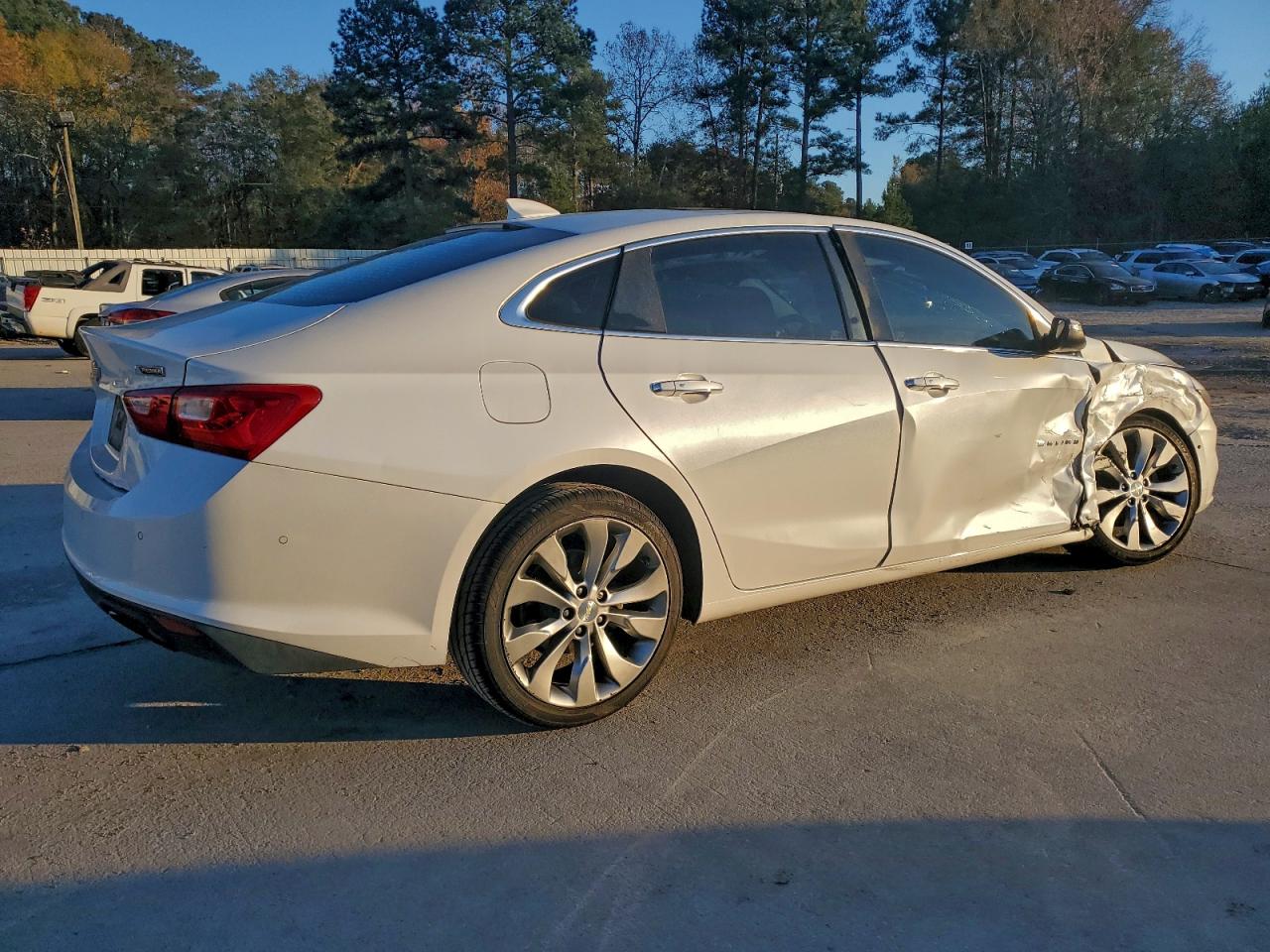 2017 CHEVROLET MALIBU PREMIER photo 3