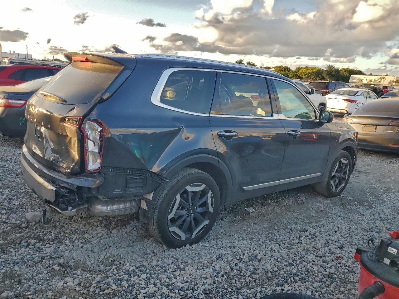2025 KIA TELLURIDE S photo 3