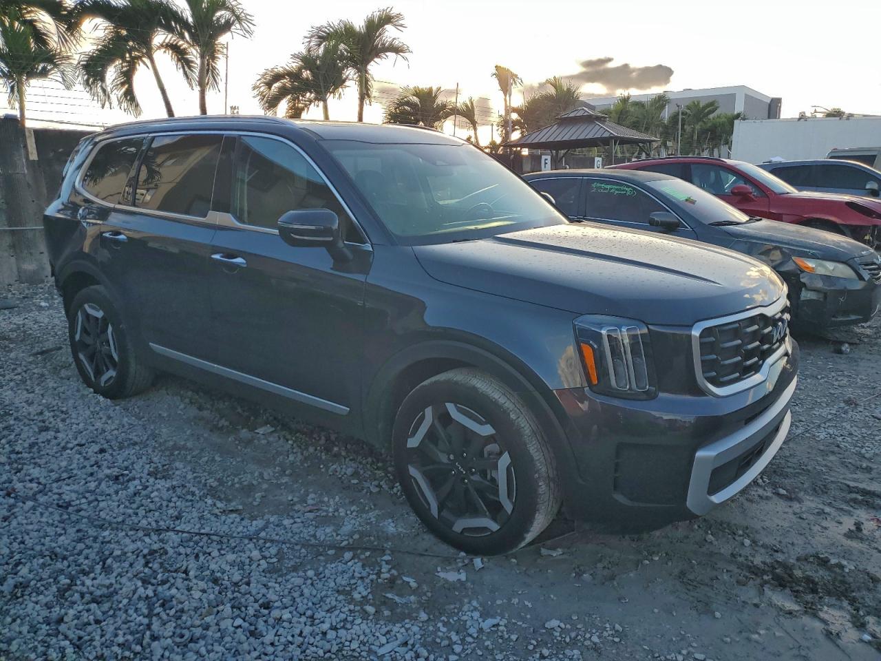 2025 KIA TELLURIDE S photo 4
