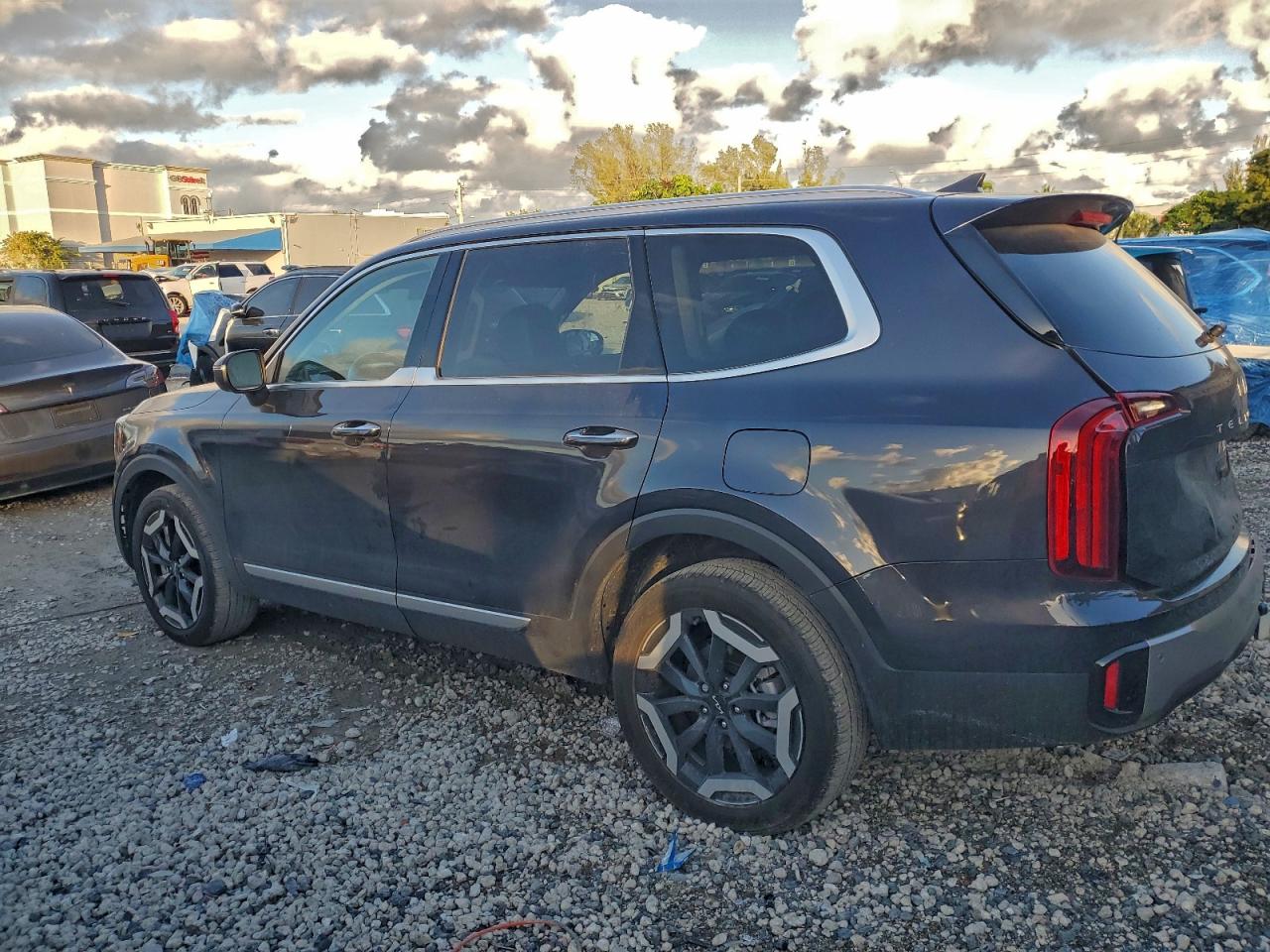 2025 KIA TELLURIDE S photo 2