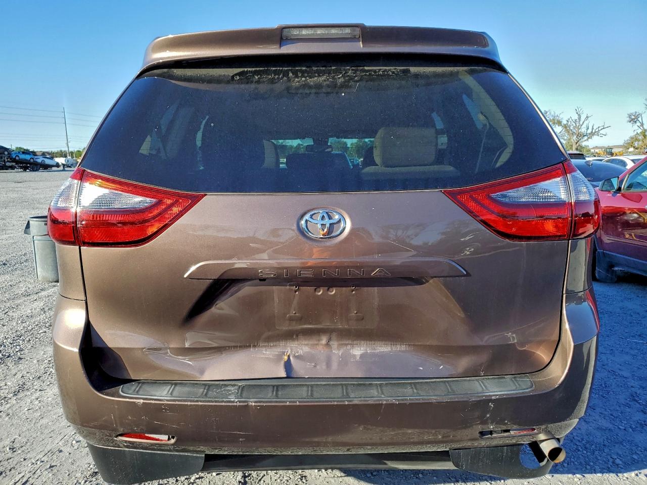2020 TOYOTA SIENNA LE photo 6