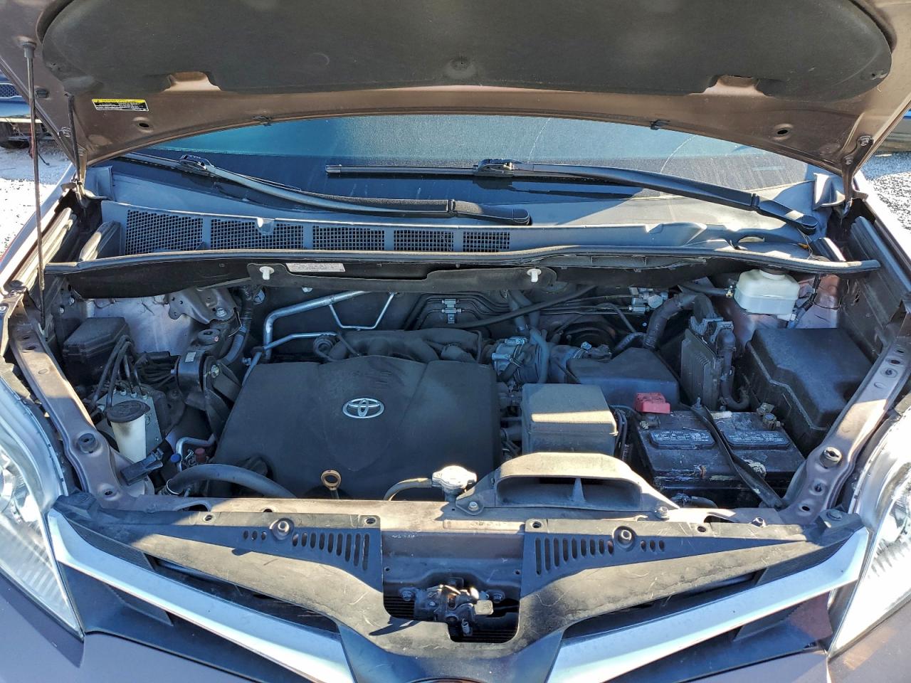 2020 TOYOTA SIENNA LE photo 12
