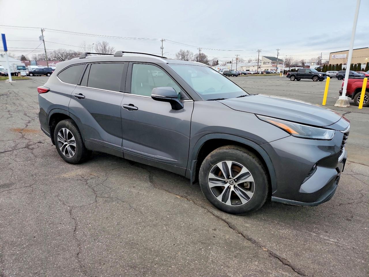 2022 TOYOTA HIGHLANDER XLE photo 7
