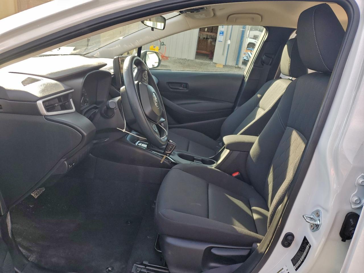 2025 TOYOTA COROLLA LE photo 13