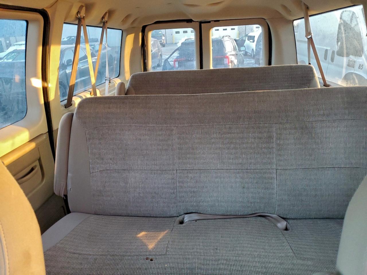 2004 FORD ECONOLINE E150 WAGON photo 10