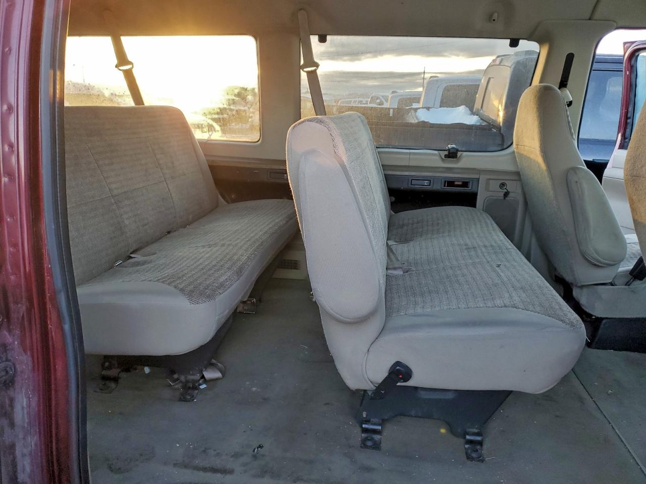 2004 FORD ECONOLINE E150 WAGON photo 11