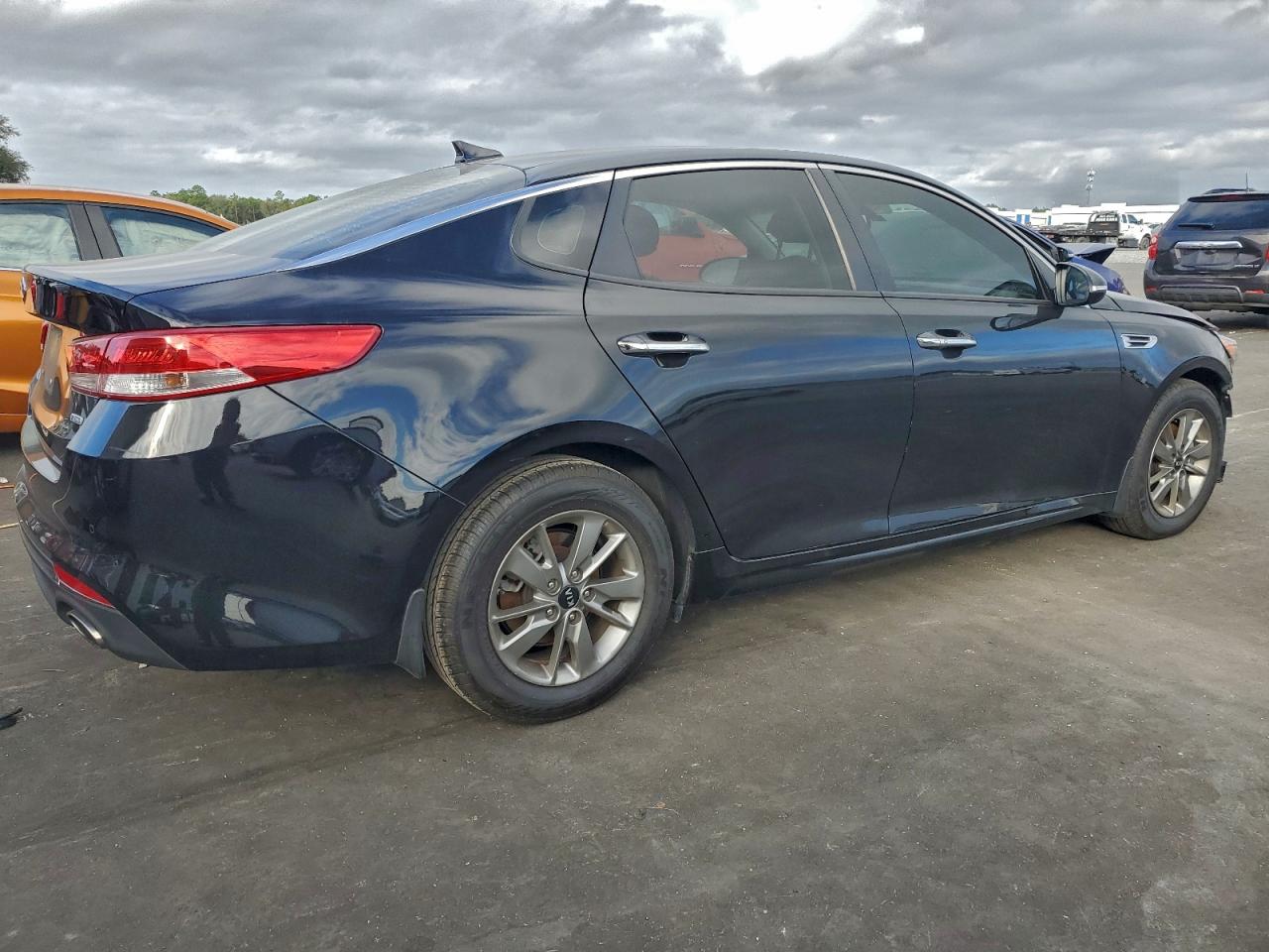 2016 KIA OPTIMA LX photo 3