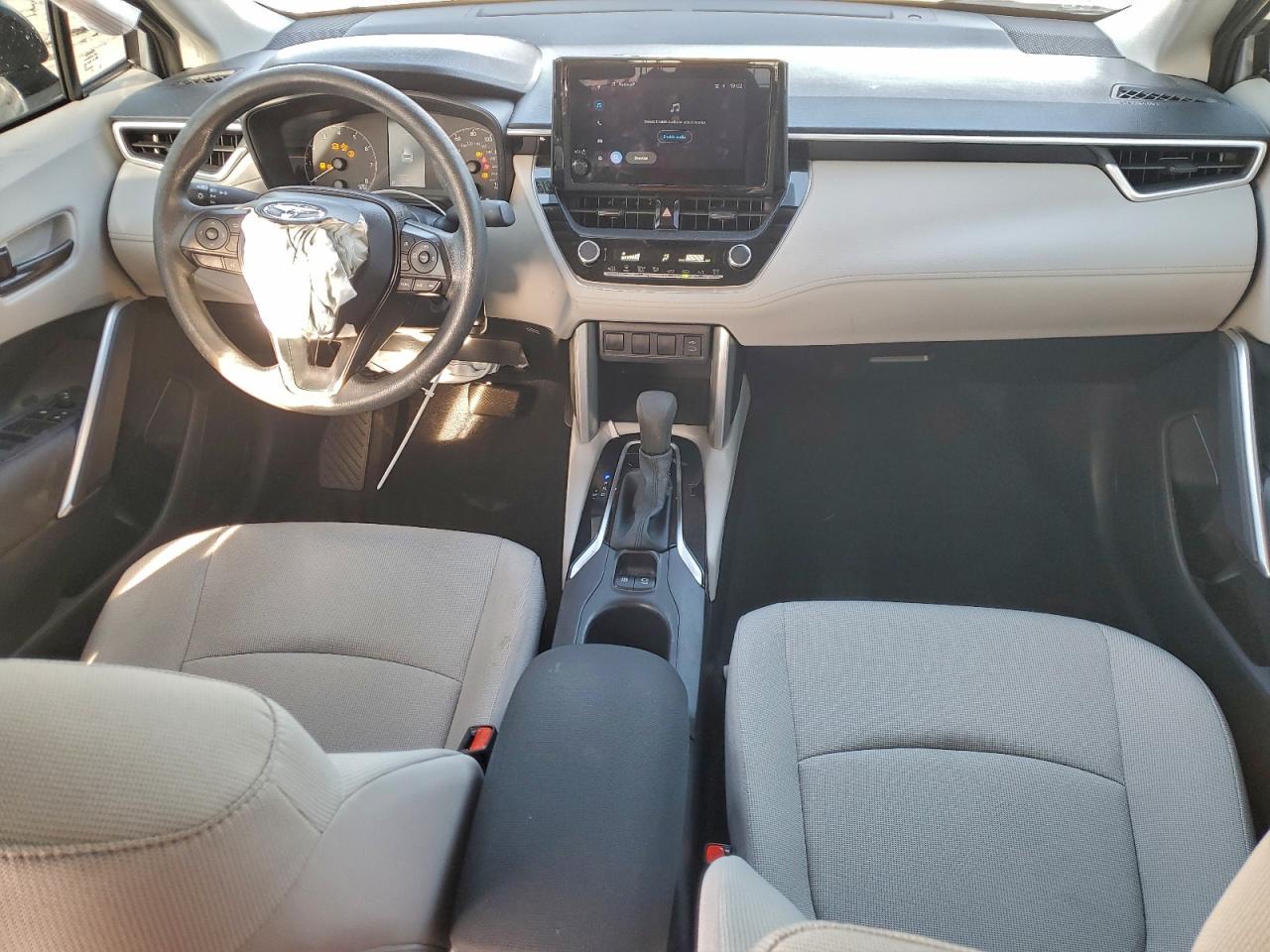 2024 TOYOTA COROLLA CROSS L photo 8