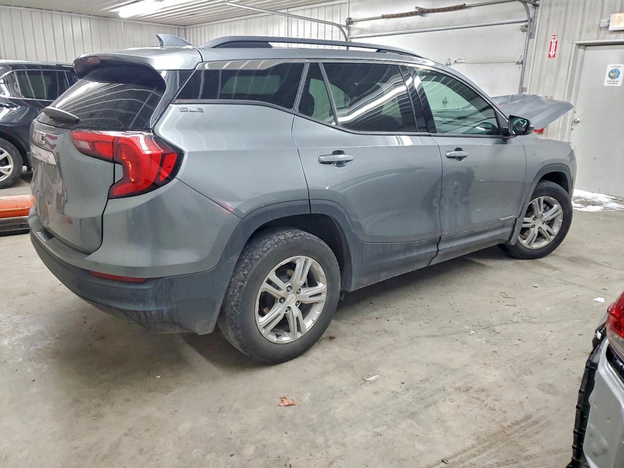 2020 GMC TERRAIN SLE photo 3