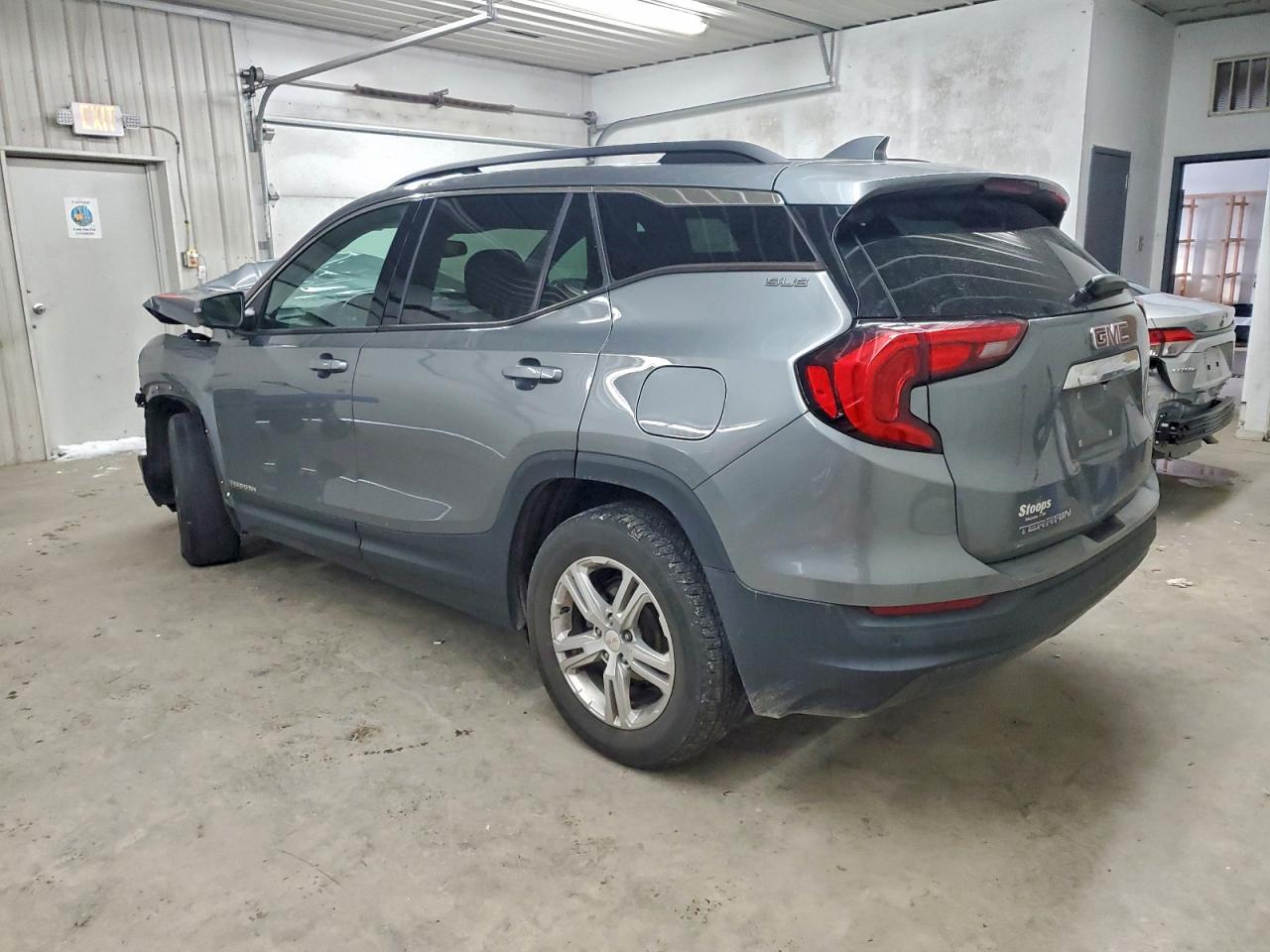 2020 GMC TERRAIN SLE photo 2