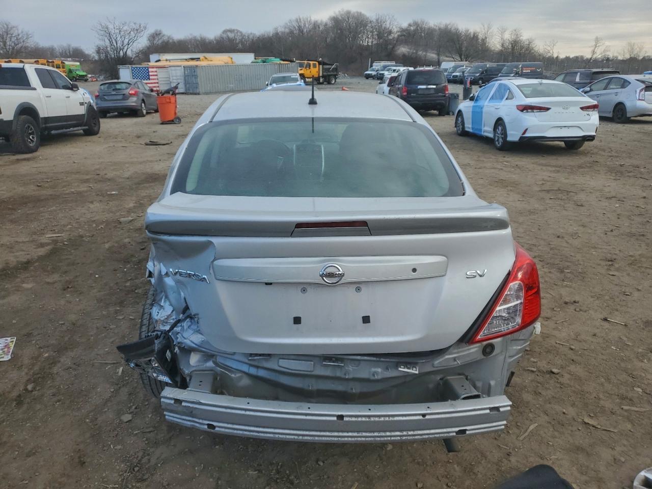 2019 NISSAN VERSA S photo 6