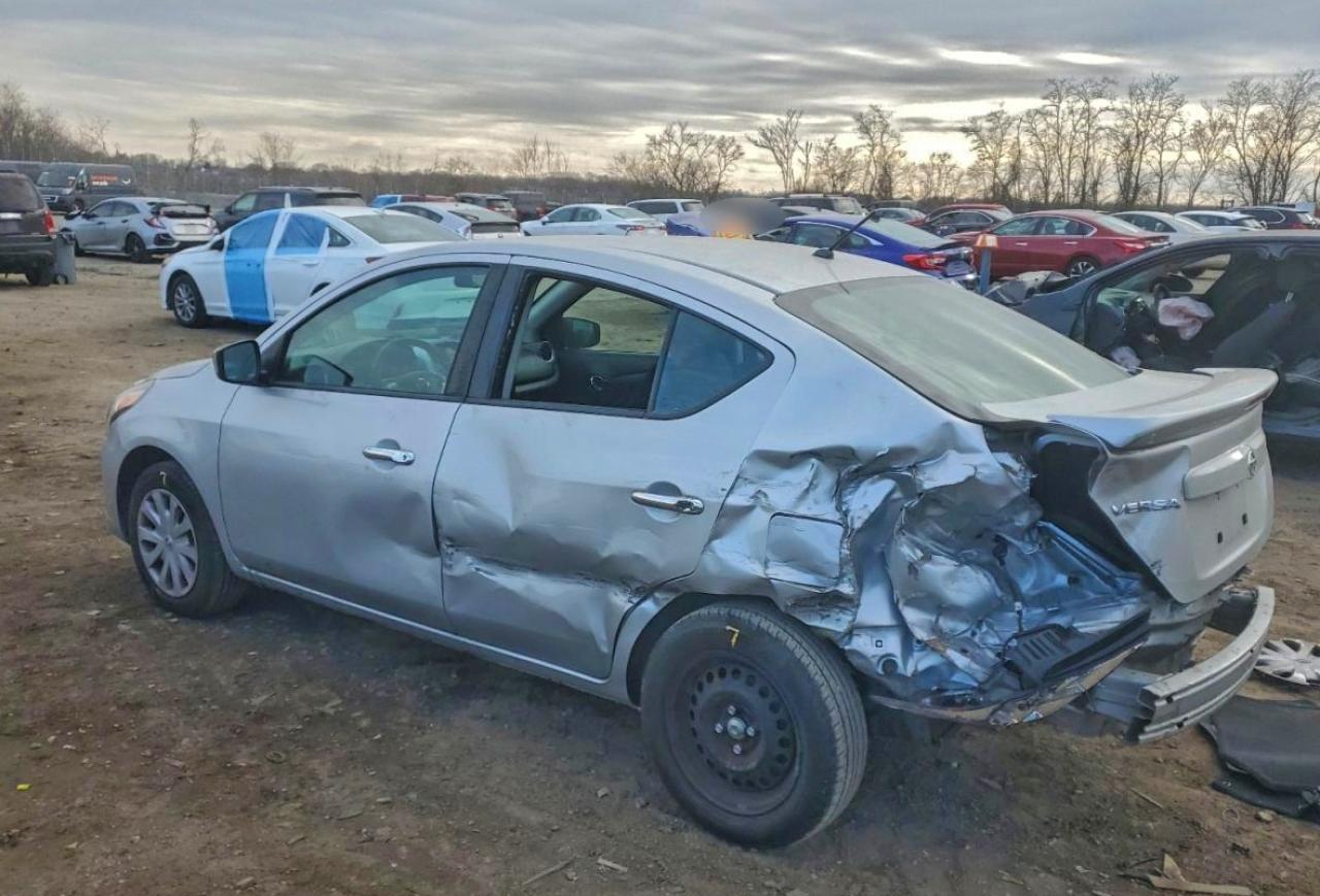 2019 NISSAN VERSA S photo 2