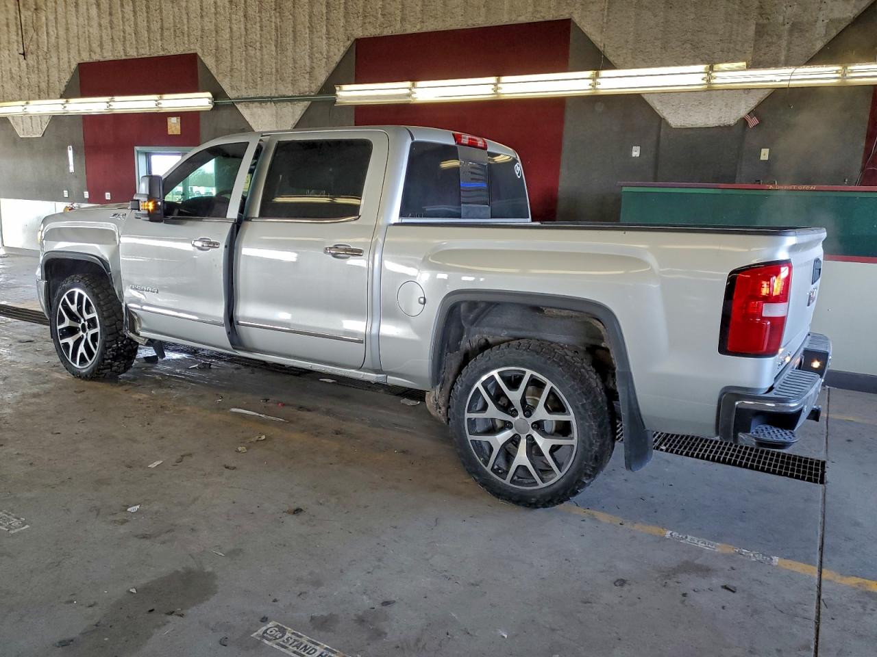 2015 GMC SIERRA K1500 SLT photo 2