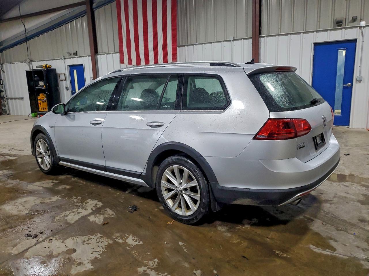2017 VOLKSWAGEN GOLF ALLTRACK S photo 2