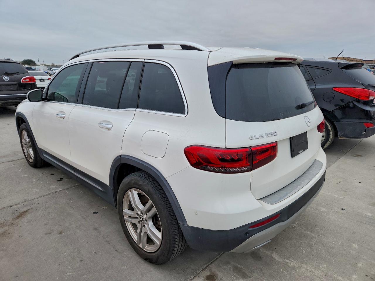 2021 MERCEDES-BENZ GLB 250 photo 2