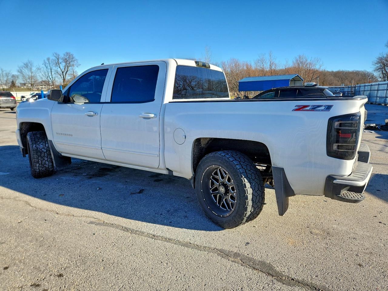 2016 CHEVROLET SILVERADO K1500 LT photo 2