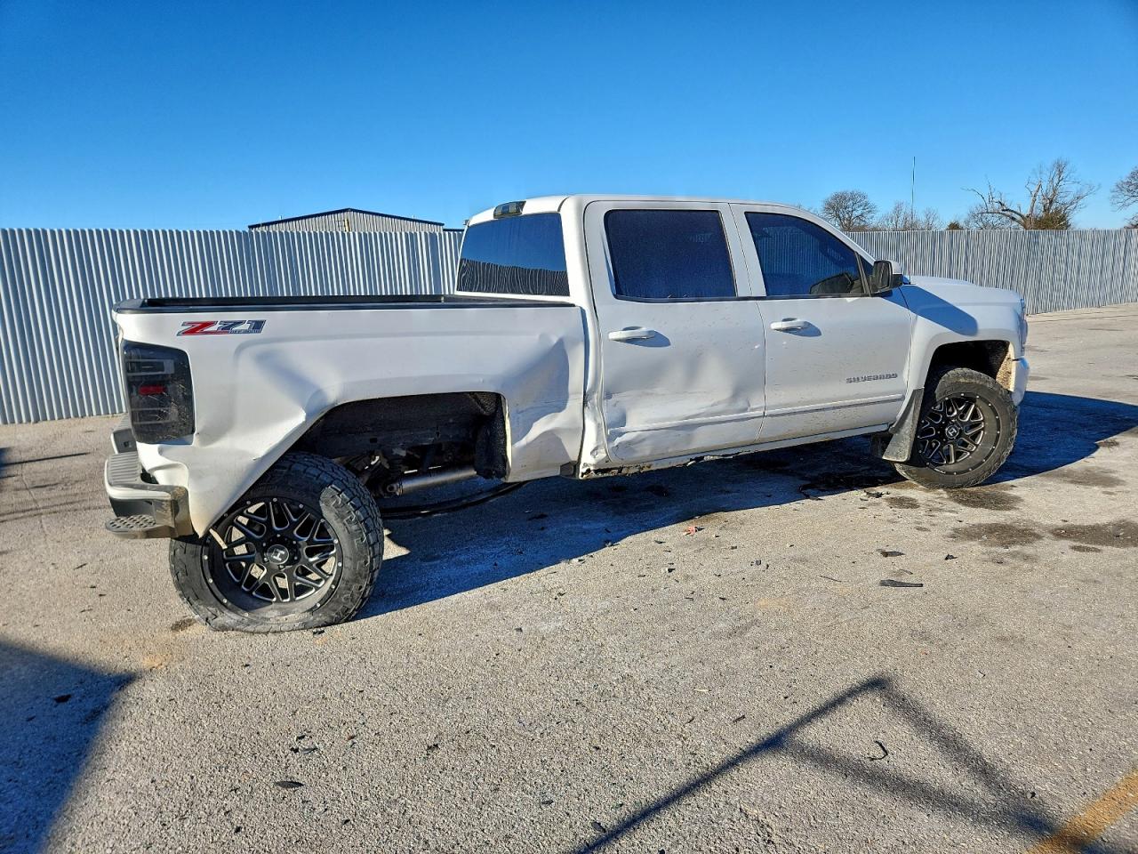 2016 CHEVROLET SILVERADO K1500 LT photo 3