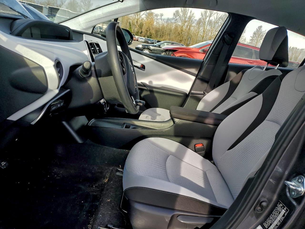 2019 TOYOTA PRIUS photo 7