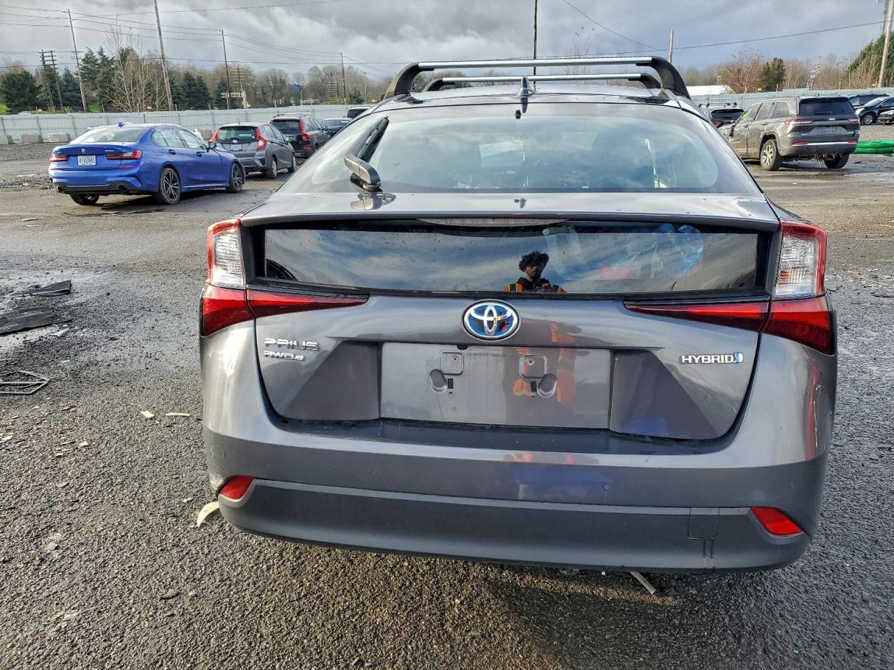 2019 TOYOTA PRIUS photo 6