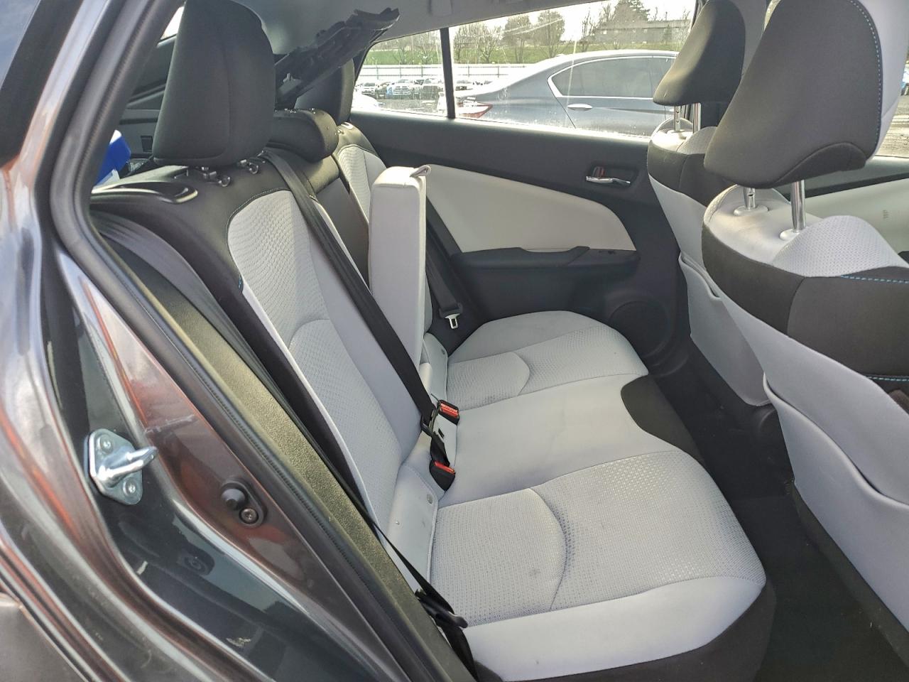 2019 TOYOTA PRIUS photo 10