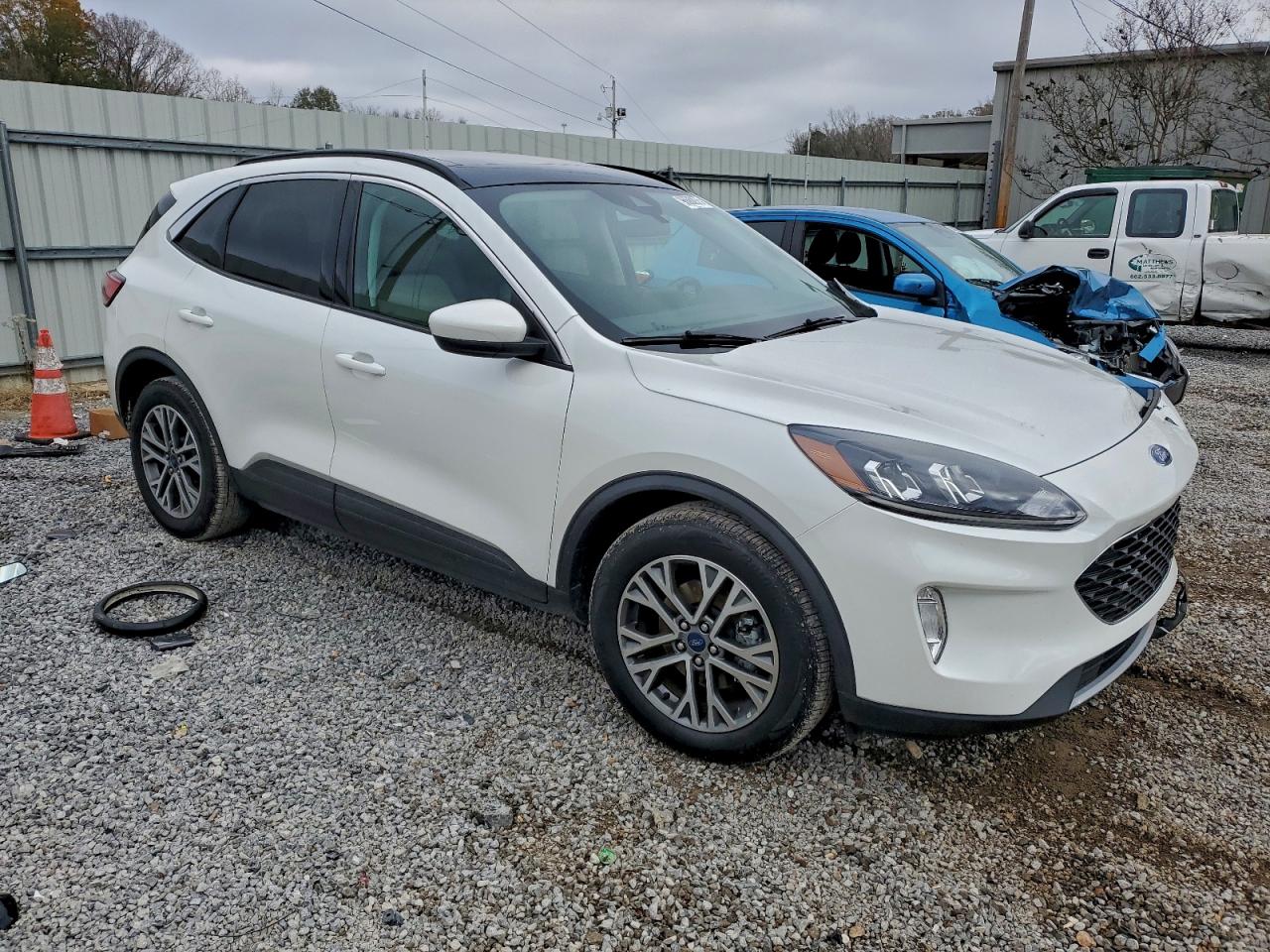 2022 FORD ESCAPE SEL photo 4
