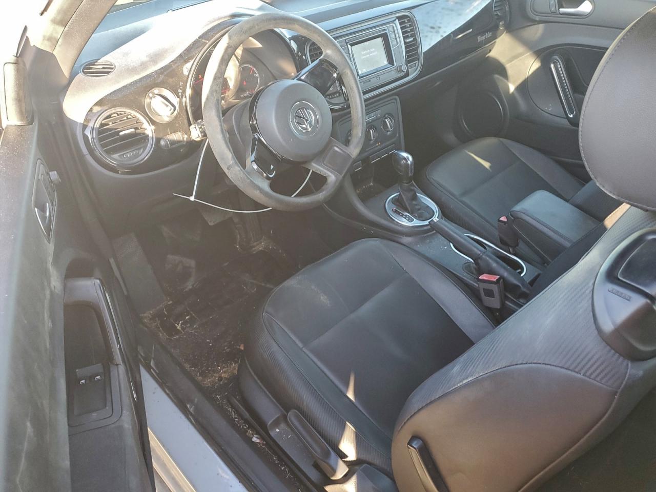 2017 VOLKSWAGEN BEETLE photo 8