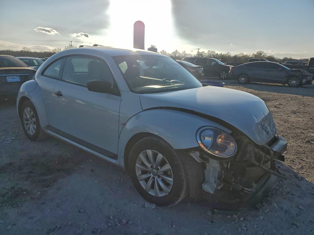 2017 VOLKSWAGEN BEETLE photo 4