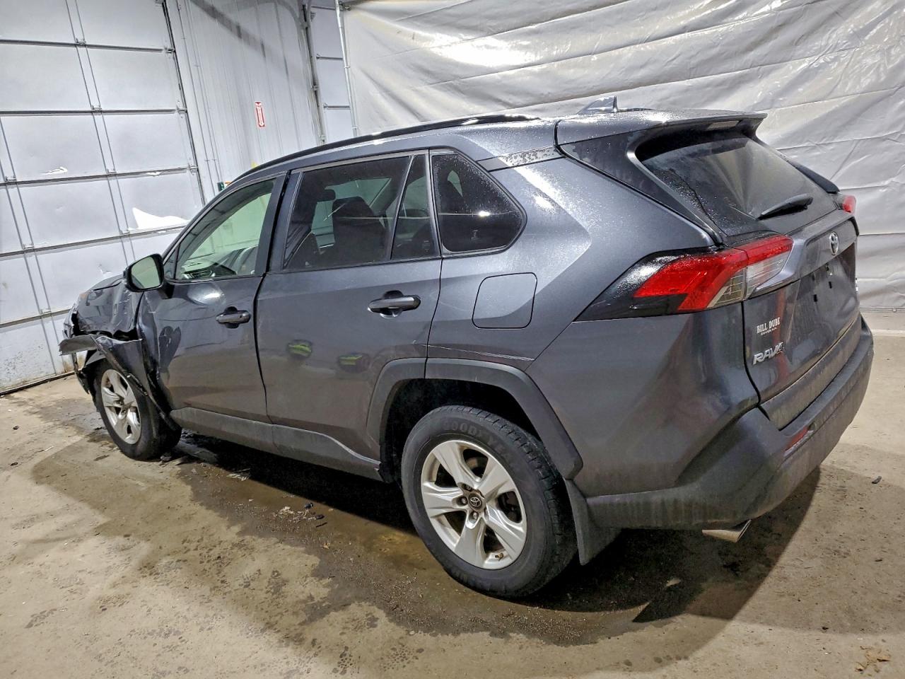 2019 TOYOTA RAV4 XLE photo 2